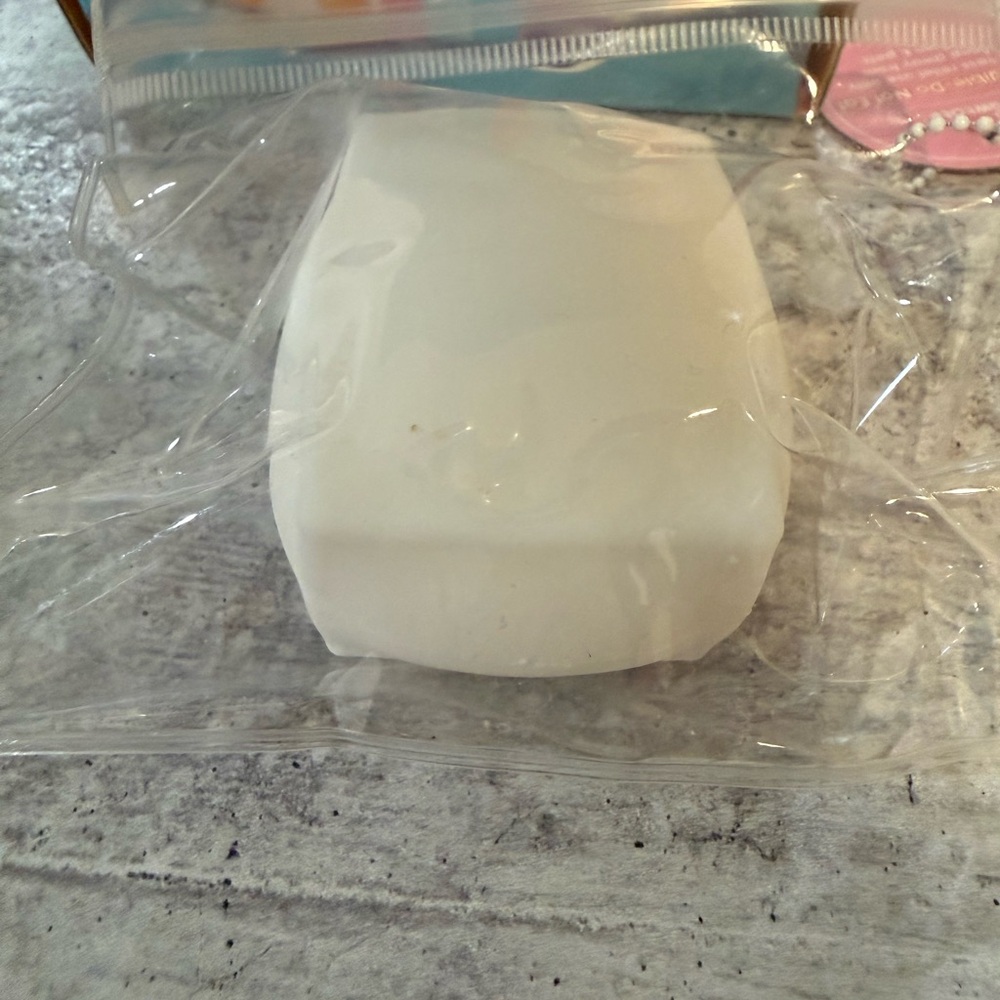 Squishy toy tofu Squeezy  - Tiktok Viral sensory pawtoto